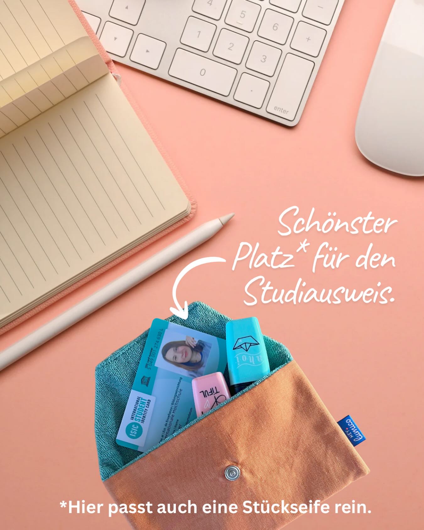 Seifentaschen von hey.lumico 
– so vielseitig wie dein Alltag! ✨
Was passt alles rein?
🧼 Shampoo Bar
🚿 Festes Duschstück
🎧 Ohrstöpsel, Kabel
🤧 Taschentücher
🩸 Monatshygiene
… und dein Studi-Ausweis sowieso! 🎓✌🏻
Jede Tasche wird liebevoll handgenäht in einer bayrischen Caritas-Werkstatt – nachhaltig, fair und wunderschön einzigartig. 💛
Du findest sie bei @siebenmachen, @isarkollektiv und natürlich im hey.lumico Webshop in vielen verschiedenen Designs. 🌈
👉🏻 Wie funktioniert’s?
Einfach die feuchte Seife nach dem Duschen in die Tasche stecken und darin trocknen lassen – ganz ohne Plastik, ganz ohne Sauerei. 
🫶🏻 Perfect Match fürs Fitnessstudio, Uni-Alltag oder deinen nächsten Wochenendtrip! 🧳✨
Und wenn’s mal nötig ist: einfach bei 30° in die Waschmaschine – easy peasy! 🌿♻️
SEIFENTASCHE
STÜCKSEIFE 
PLASTIKFREI 
#seifentasche #nachhaltigleben #plastikfrei #heylumico #siebenmachen #isarkollektiv #naturkosmetik #festeseife #shampoobar #madeinmunich #zerowastebathroom #handgemachtmitliebe #achtsamleben
