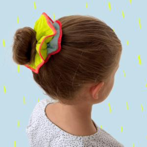 Scrunchie Haargummi von hey.lumico in Neonfarben